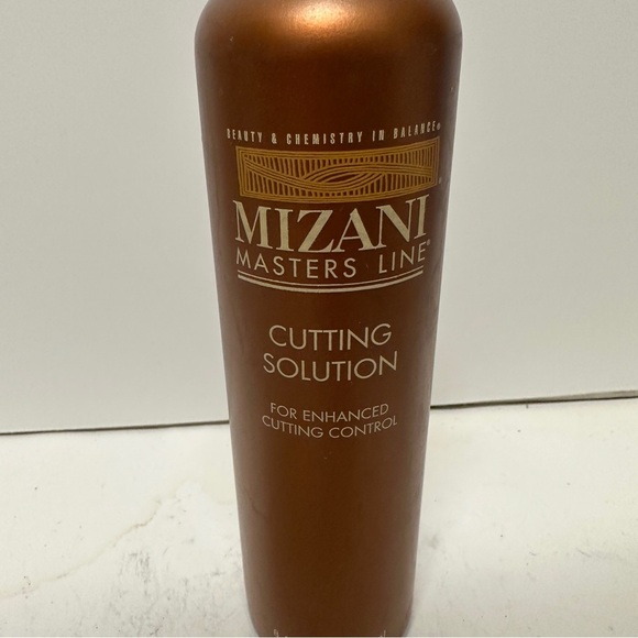 Mizani Masters Line Cutting Solution 8.5 OZ - Picture 2 of 4